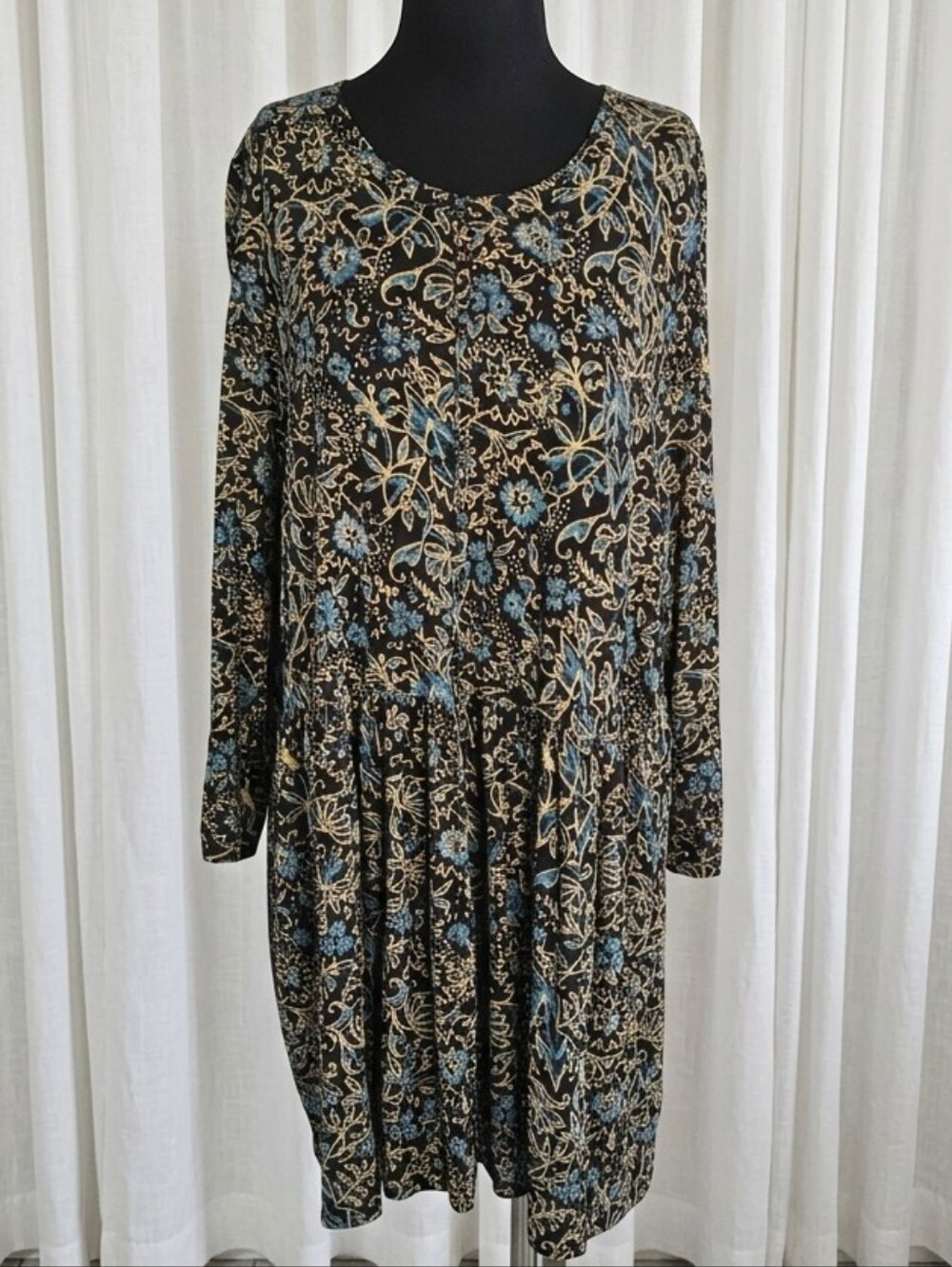 Peruvian Connection Rambling Vine  Black Floral Long-Sleeve Gathered Tunic
